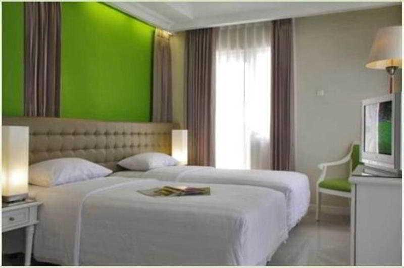 סוראבאיה Ciputra Golf, Club & Hotel חדר תמונה