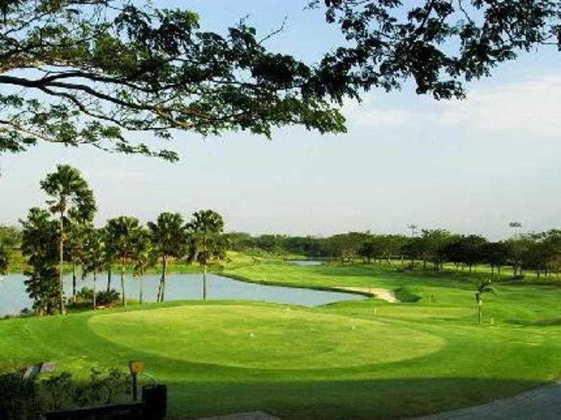 סוראבאיה Ciputra Golf, Club & Hotel מתקנים תמונה
