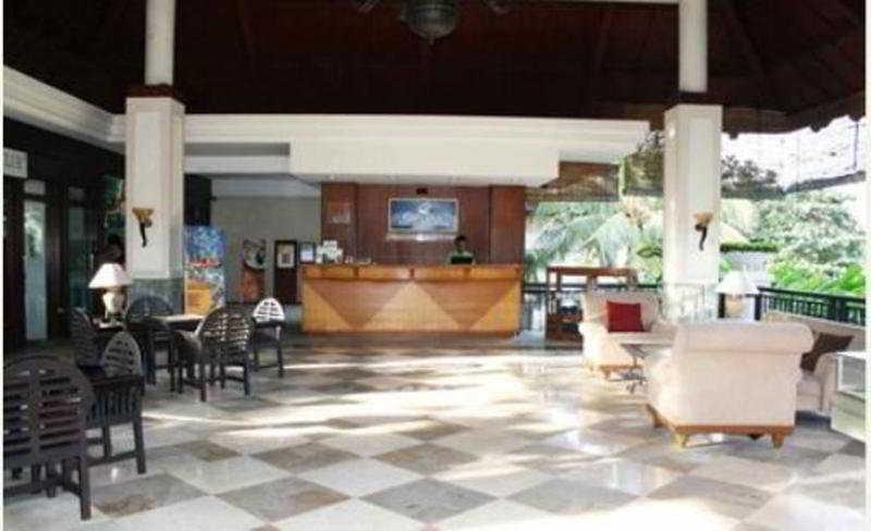 סוראבאיה Ciputra Golf, Club & Hotel מראה פנימי תמונה