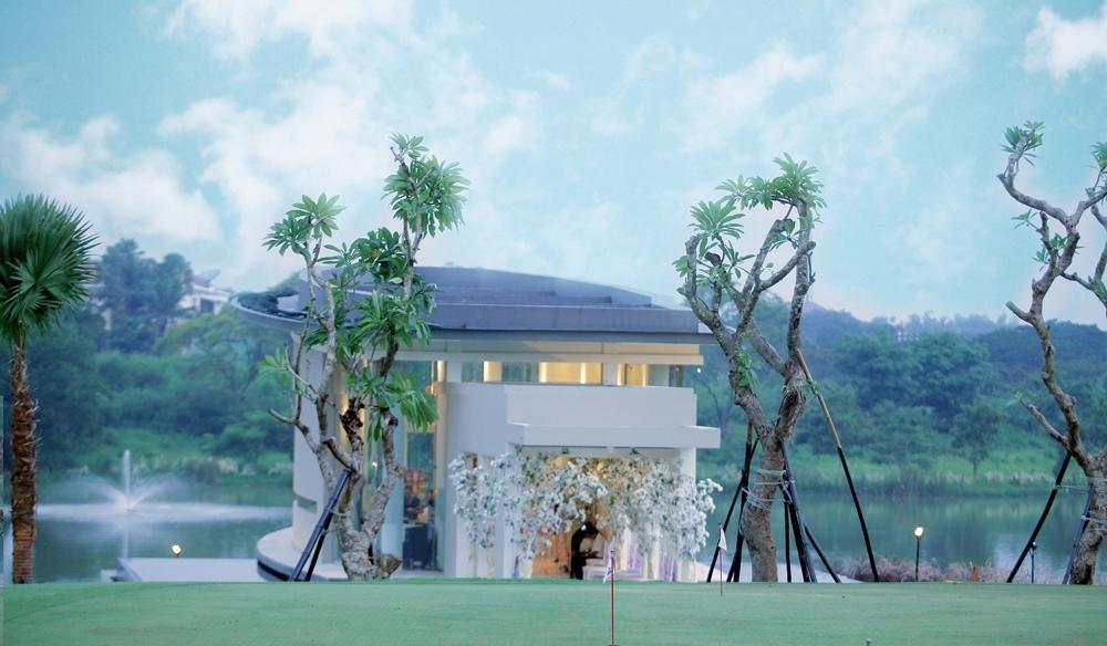 סוראבאיה Ciputra Golf, Club & Hotel מראה חיצוני תמונה